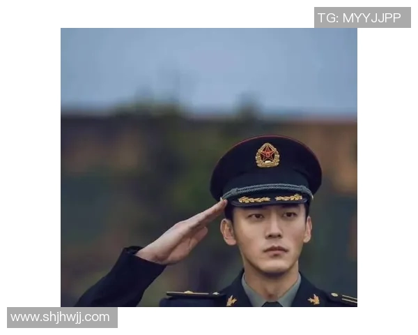 足球场上颜值与实力并存的高颜值球星正面照，展现帅气与魅力的完美结合