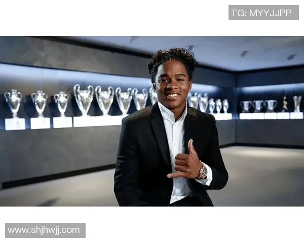 三位足球球星如何通过努力突破三高瓶颈成就辉煌职业生涯